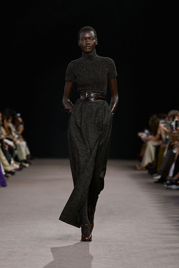 Max Mara Fall/Winter 2025 Fashion Show - Black Look with Long Belt in Bronze Brown Leather