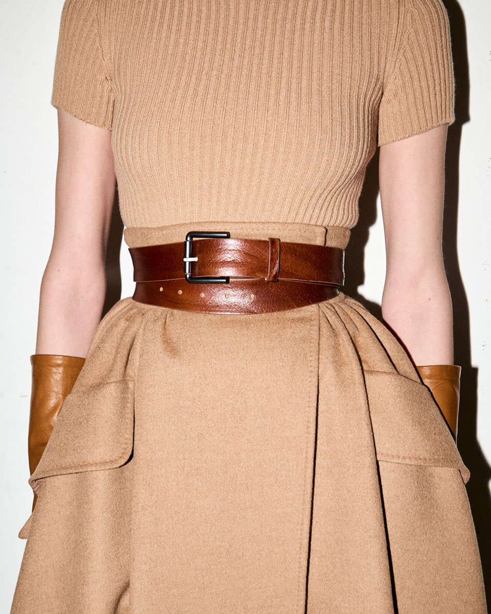 Max Mara Fall/Winter 2025 Fashion Show - Backstage Look Detail shot of leather belt.